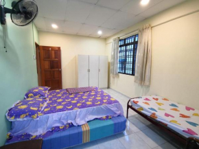 Cosy Homestay Ulu Tiram - Room only